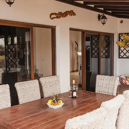 Buena Vista With Heated Indoor Pool In El Roque Villa La Oliva